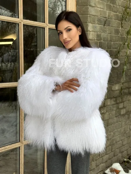 Шуба белая из меха ламы без воротника - фото 4