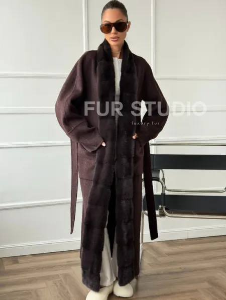 Длинное демисезонное пальто с мехом норки - фото 0