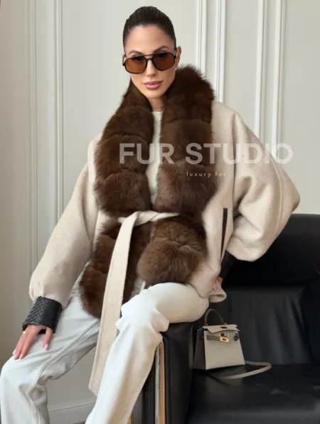 Женское шерстяное полупальто с мехом - фото 6