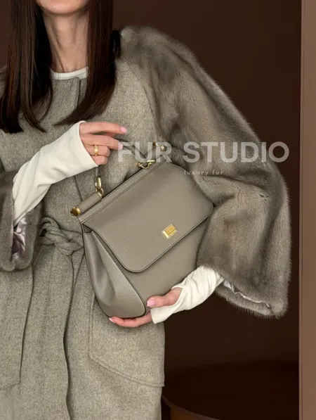 Женское пальто с меховыми рукавами из норки - фото 1