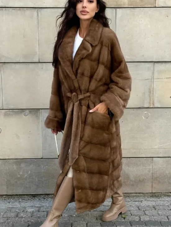 Шуба из меха аукционной норки Vintage Gold с меховым поясом - фото 10