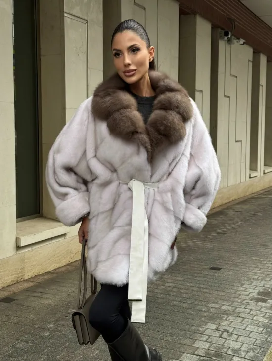 Шуба Oversize из норки с потайным поясом и английским воротником из меха куницы - фото 8