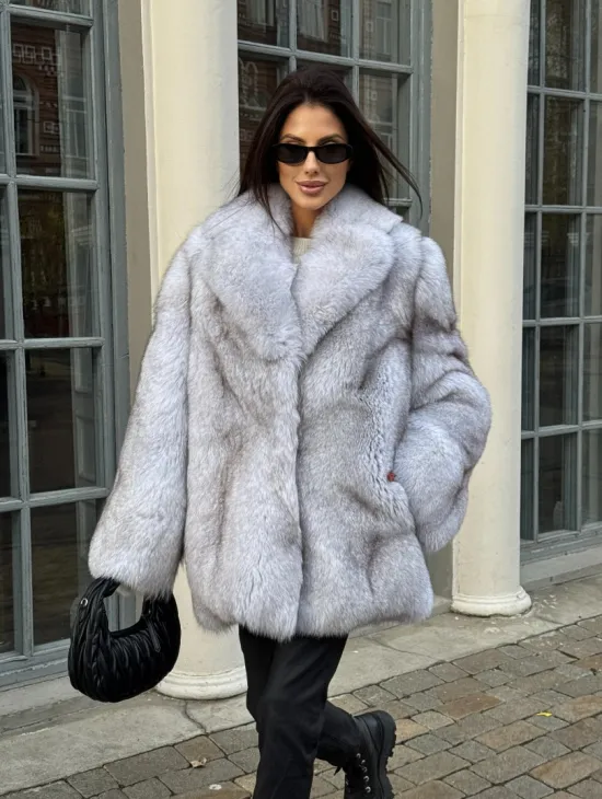 Шуба из аукционного меха финского песца, цельные пластины - фото 8