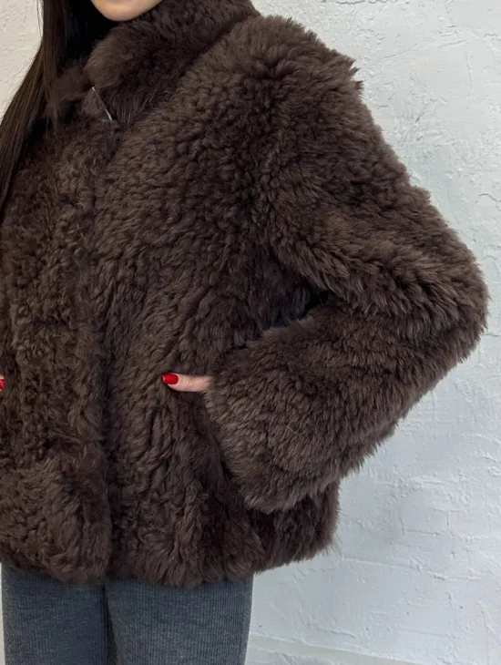 Полушубок - куртка женская из натуральной овчины с воротником апаш - фото 1