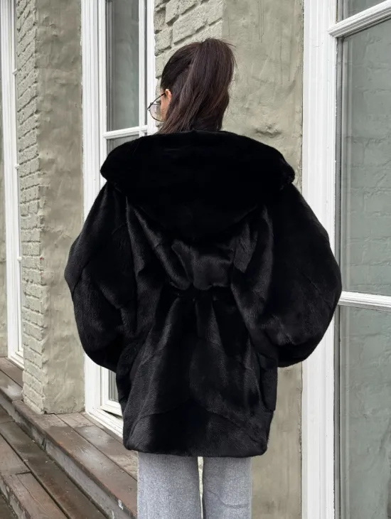 Шуба из канадской норки с капюшоном кобра, фасон летучая мышь - фото 3