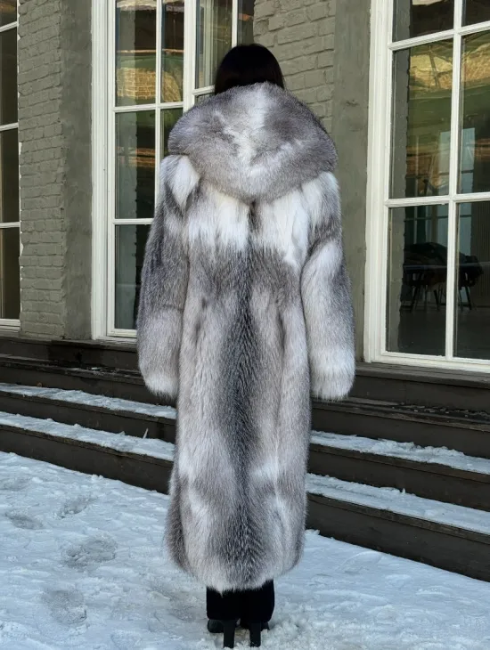 Длинная шуба из меха Arctic Fox с капюшоном, росшив - серая - фото 7