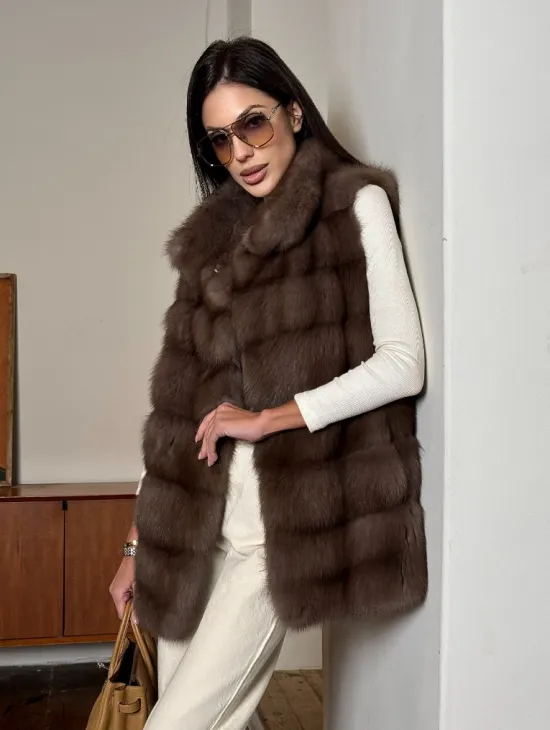 Жилет из меха куницы в цвете Truffle стойка воротник - фото 7