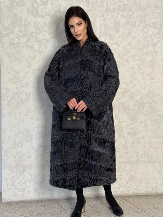 Длинная шуба из каракуля в цвете графит - фото 4