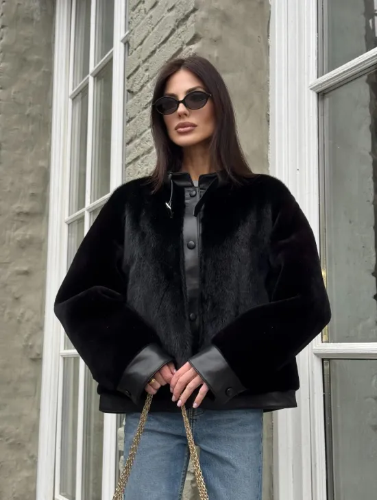 Куртка из мутона с мехом норки - черная - фото 8