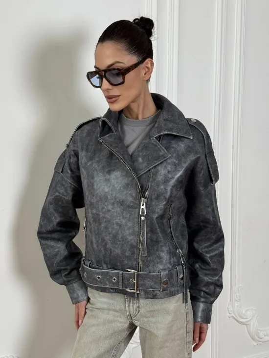 Женская косуха оверсайз из натуральной кожи с потертостями в стиле 