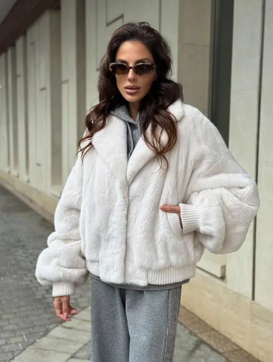 Белый норковый бомбер на резинке - фото 0