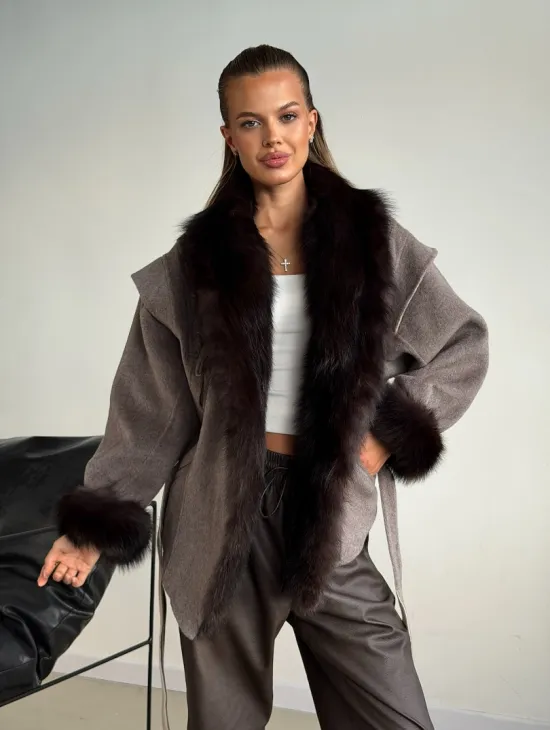 Пальто с мехом фишера - фото 11